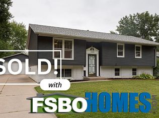 3135 S Hampton Dr, Bettendorf, IA 52722