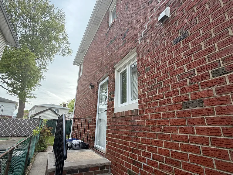 Caswell Ave — Photo 13
