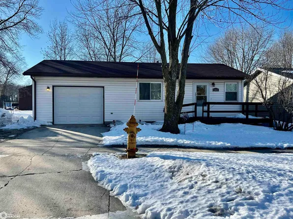 1015 N 8th St W, Clear Lake, IA 50428