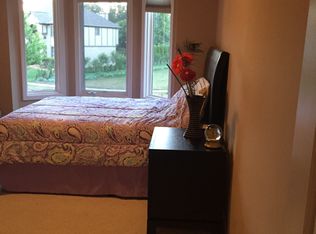 921 Norcross Dr, Rochester Hills, MI 48307