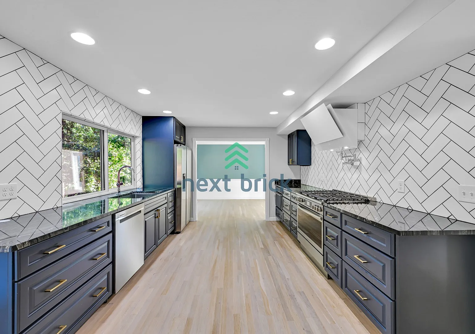 Stunning 5-Bedroom Home in Bellevue's Top School District! — Photo 2