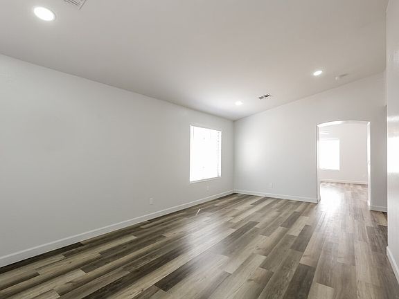 3rd image of 6417 W Magnolia St