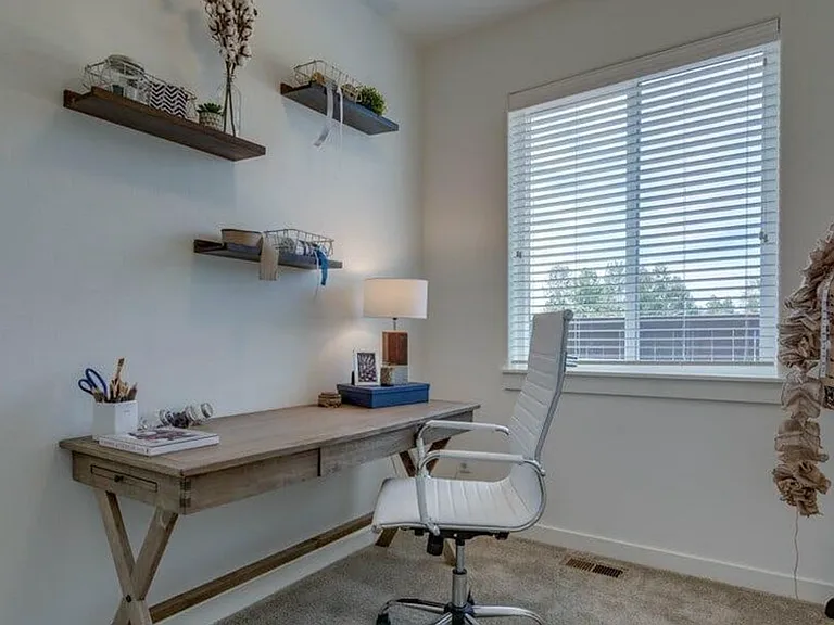 2542 NE Purcell Blvd — Photo 10