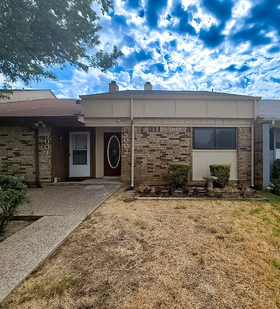 Charming 2-Bedroom, 2-Bath Townhome in the Heart of the Mid-Cities! — Photo 1