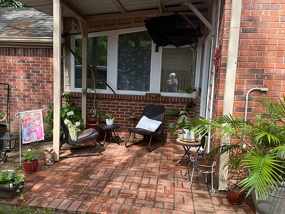 This is the main entry to the apartment which has a nice private porch.
