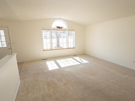 4th image of 28 Carriage Ln