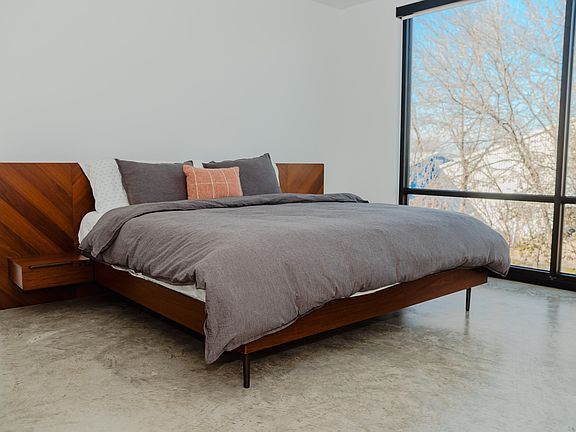 3rd image of 4707 Algiers St #102