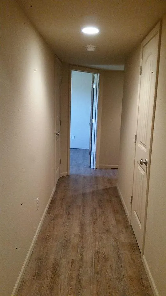 5 bed, 2200 sqft, $1,669 — Photo 4