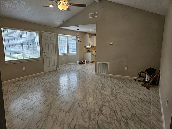 4th image of 131 Dogwood St