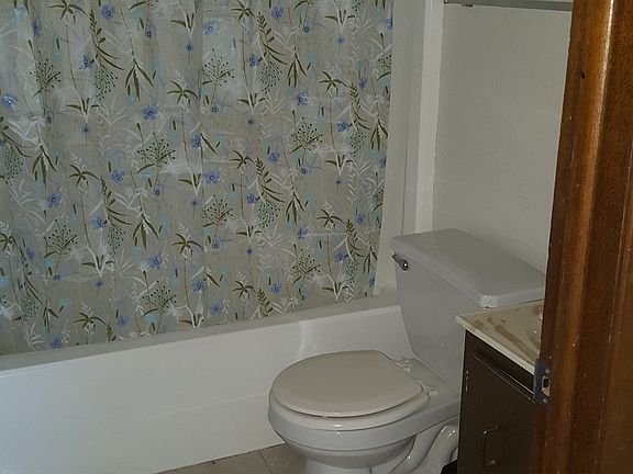 5th image of 2927 Grinnell Ct APT 1