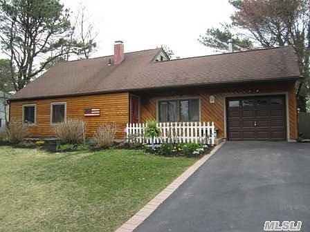 1st image of 33 Crooked Pine Dr