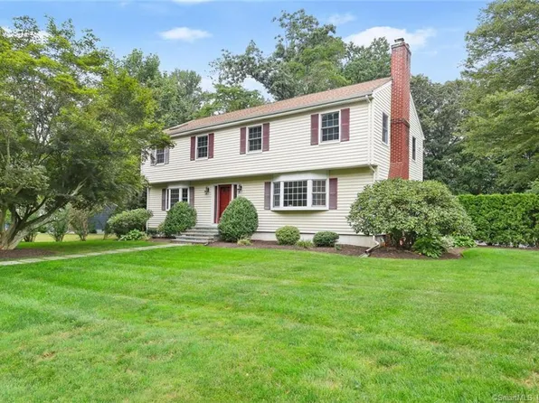 40 Robinwood Road, Trumbull, CT 06611