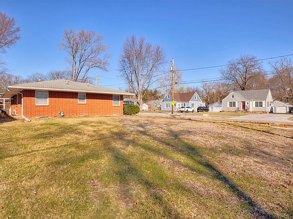 5th image of 817 E Douglas Ave