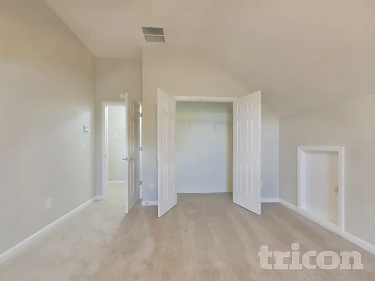 1060 Middlebrooke Dr — Photo 13
