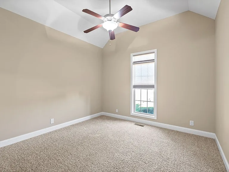 126 Parkland Cir — Photo 27