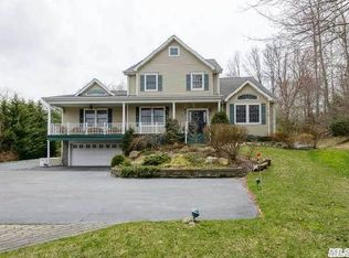 20 Godfrey Ln, Huntington, NY 11743