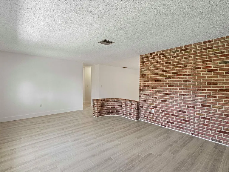 16900 SW 62nd St — Photo 15