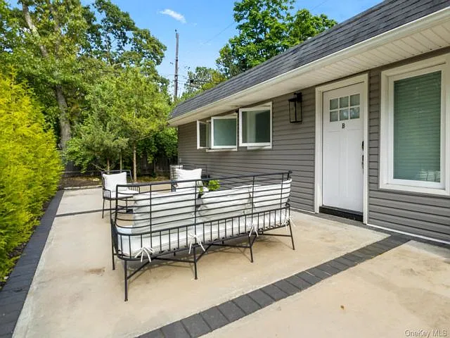 3 bed, 2.0 bath, 2500 sqft, $3,600 — Photo 3
