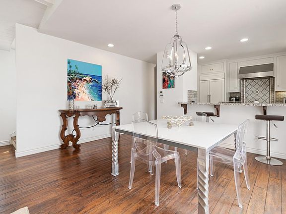 Dining area off the kitchen