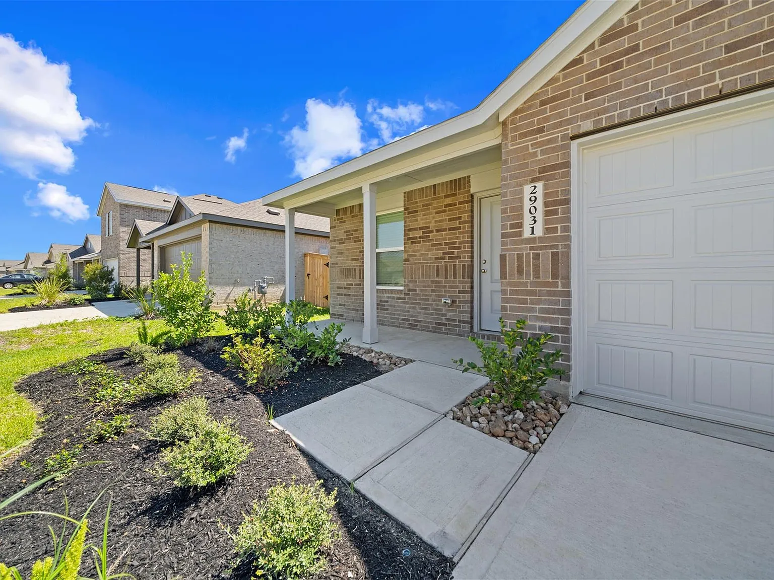 3 bed, 2.0 bath, 1318 sqft, $1,795 — Photo 4