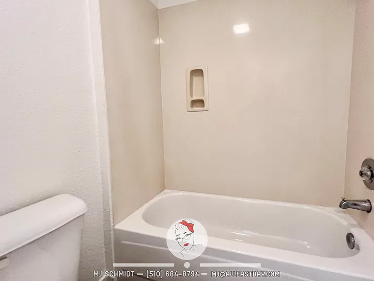 303 Sutton Cir — Photo 20