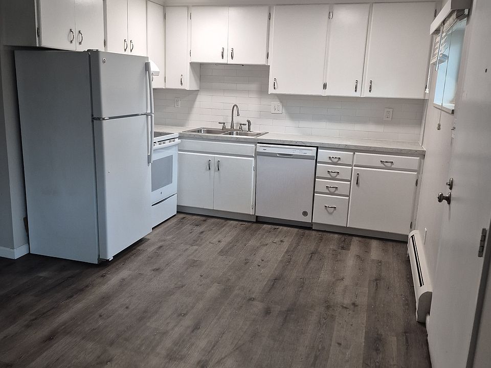 1st image of 855 W Oxford Ave