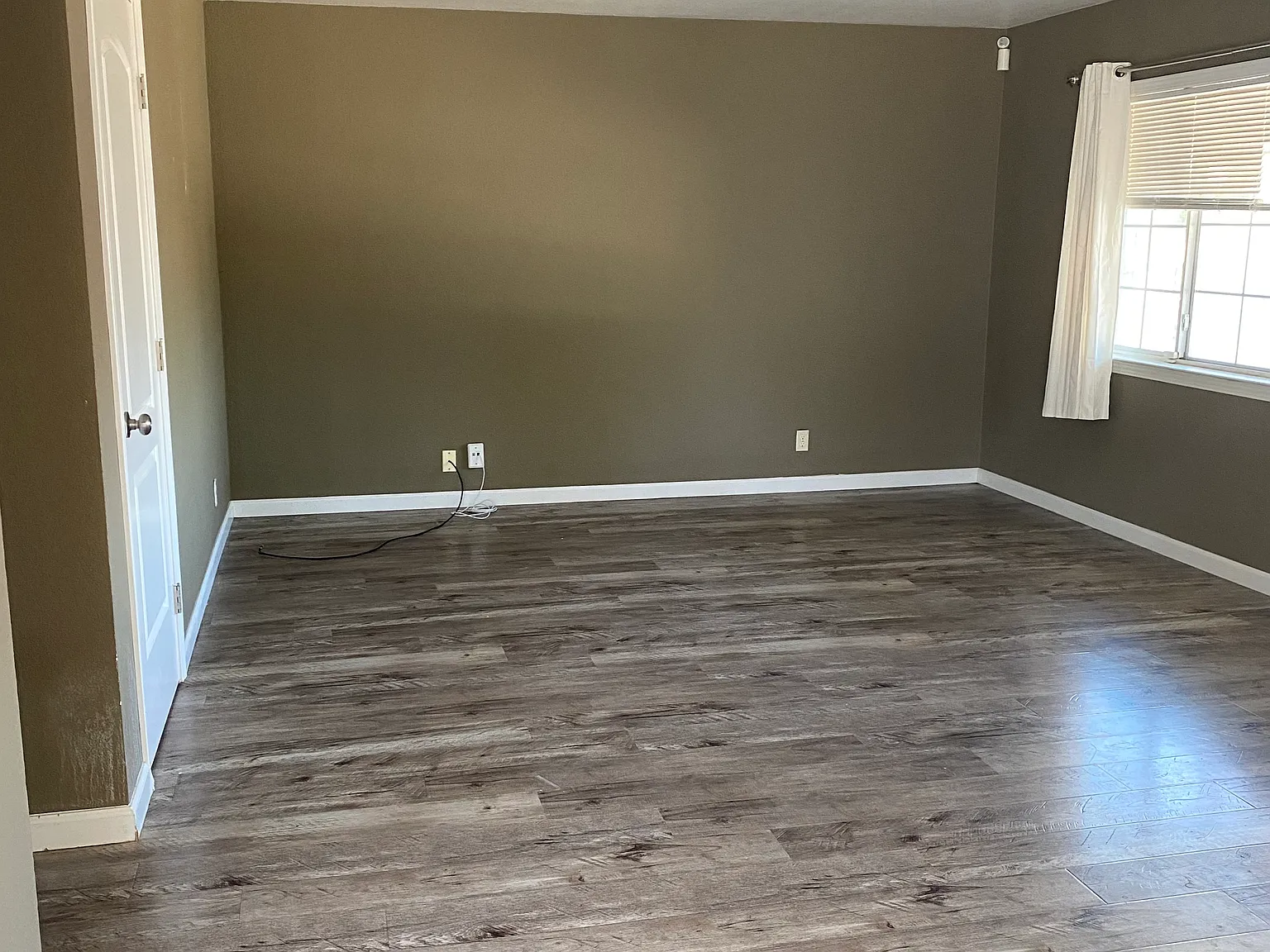 3 bed, 1.5 bath, 1069 sqft, $2,400 — Photo 4