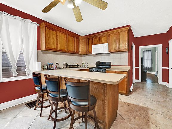 4th image of 4625 S Sacramento Ave