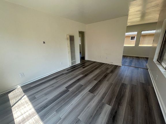 4th image of 10611 Avalon Blvd APT 4