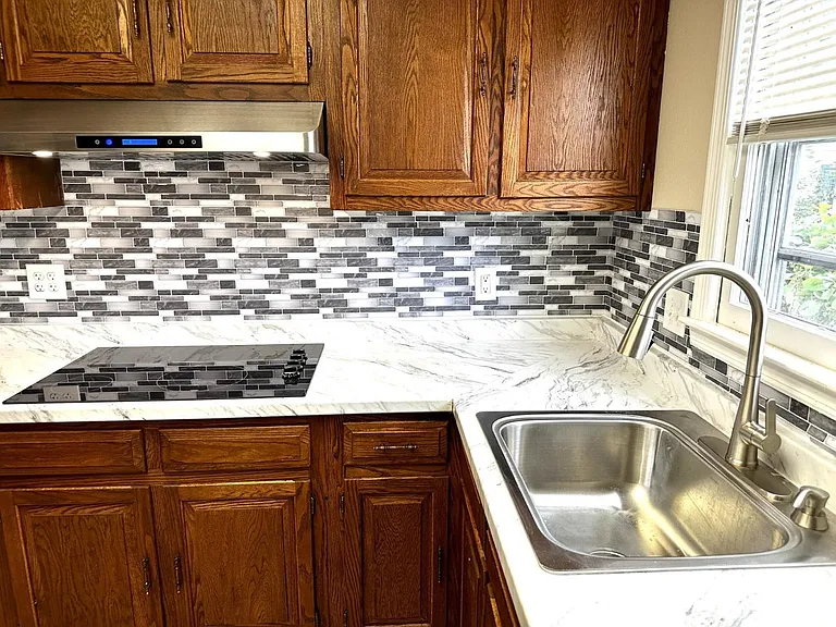 242 Marblehead Ln #B — Photo 8