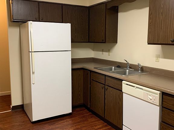 3rd image of 333 Maplewood Dr APT 202