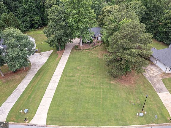 4th image of 605 Freeman Dr