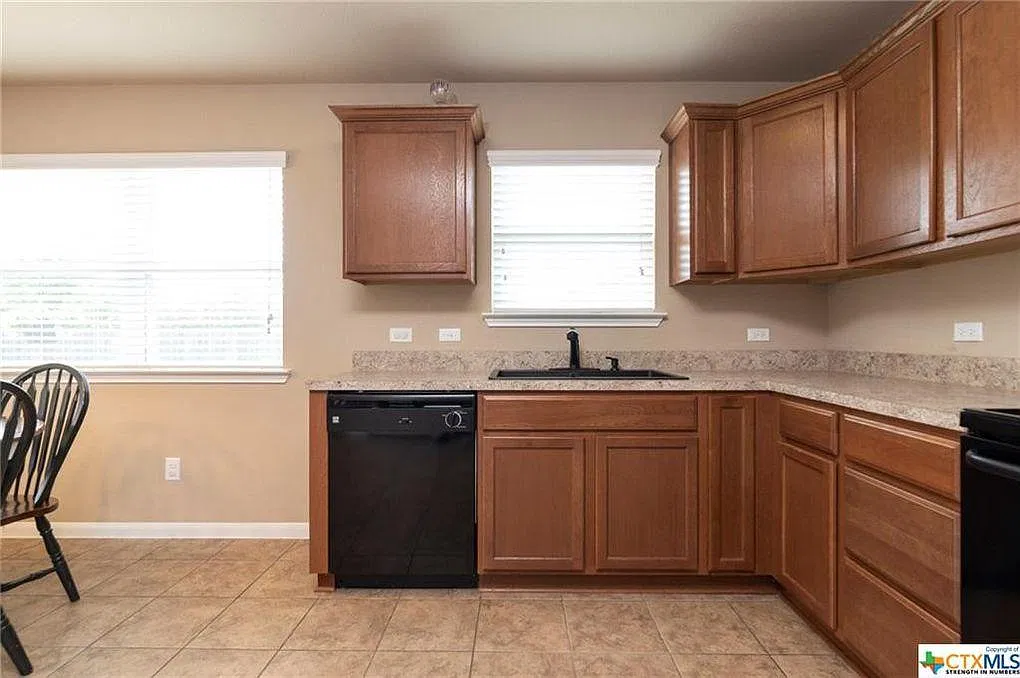 4 bed, 1418 sqft, $1,625 — Photo 3