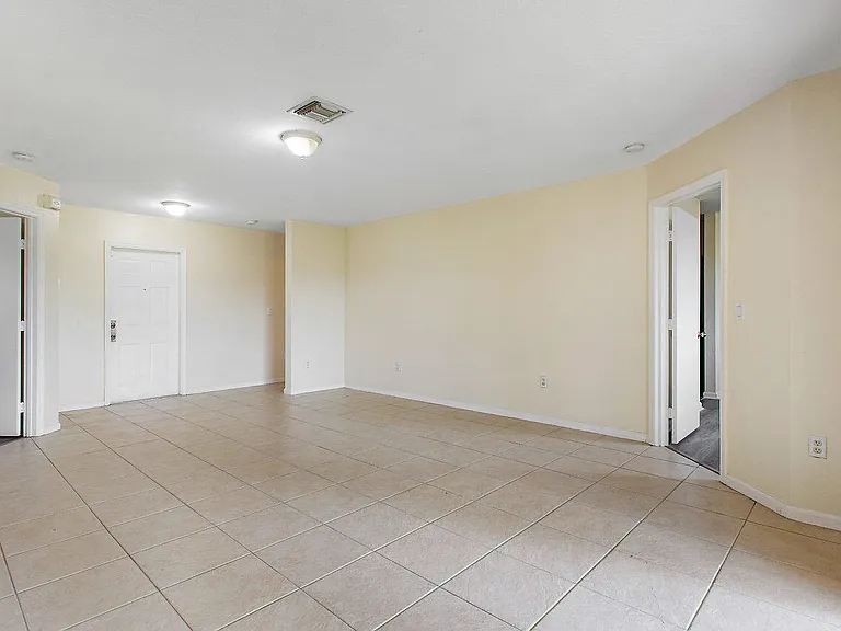 8460 NW 40th St #8460 — Photo 10