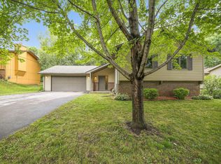 11220 Red Fox Dr, Osseo, MN 55369