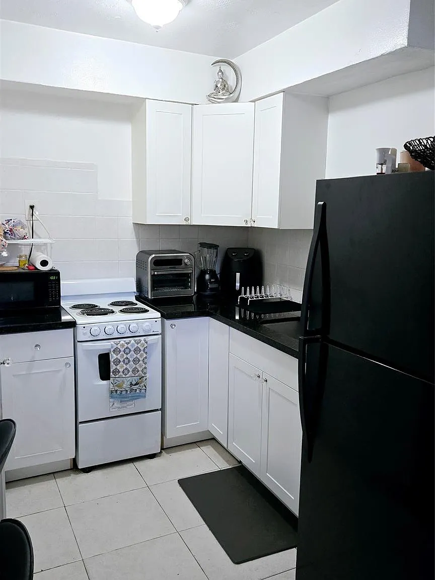1 bed, 1.0 bath, 420 sqft, $1,400 — Photo 1