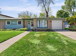 1011 Beverly Dr, Wheeling, IL 60090