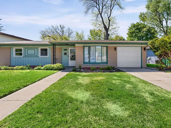 1011 Beverly Dr, Wheeling, IL 60090
