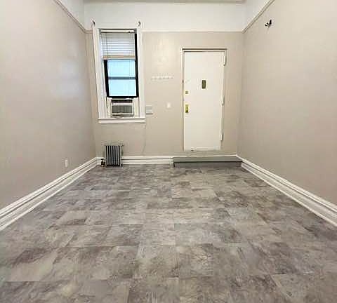 4th image of 450 Suydam St APT 1