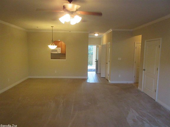5th image of 204 Columbia Hills Trl