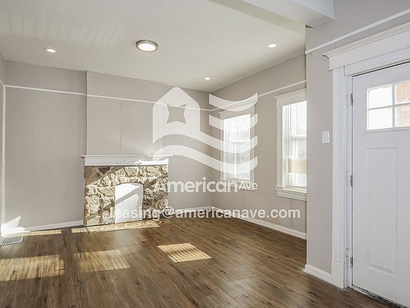 742027_003_wm_-_living_room_13574651.jpg
