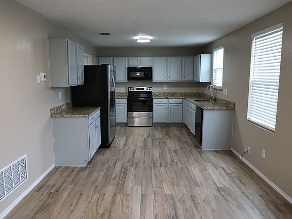 3rd image of 5105 Cliff Oaks Dr