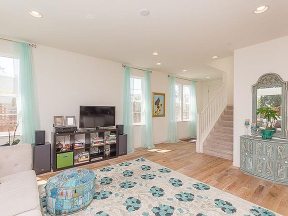 5th image of 810 San Bernardo Ln