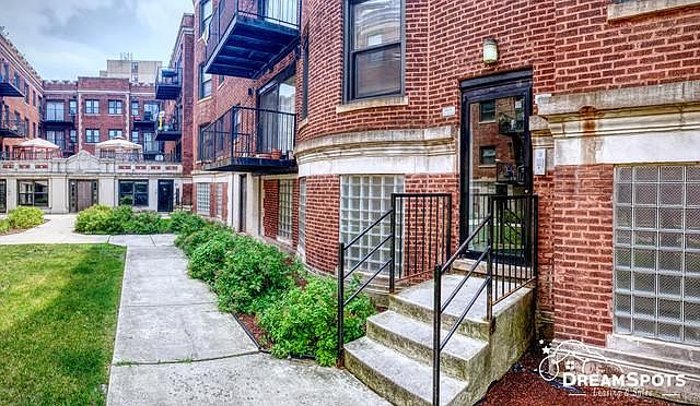 1st image of 4627 S Drexel Blvd #31
