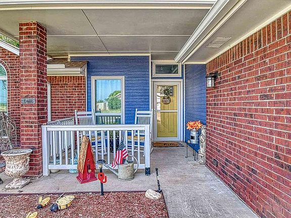 4th image of 2106 Oakridge Dr
