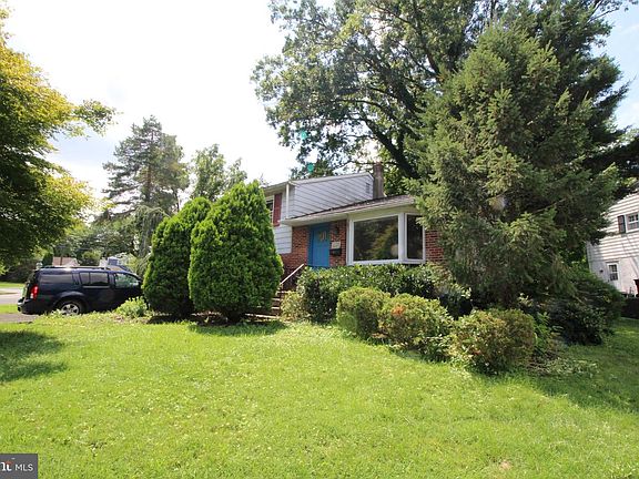 4th image of 1750 N North Hills Ave