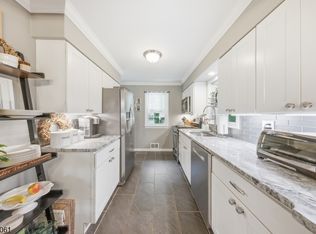5 Arrowhead Trl, Sparta, NJ 07871