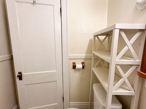 4th image of 1929 Fremont Ave S APT 3
