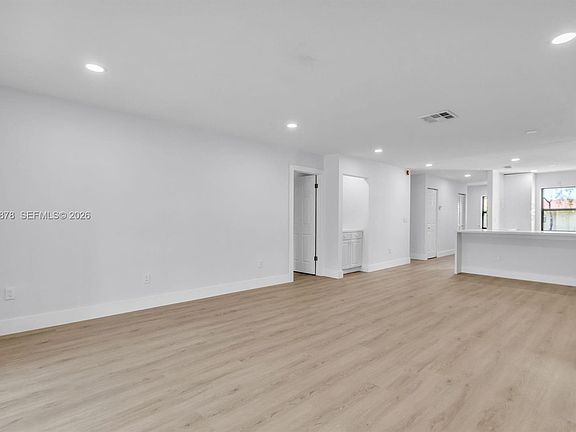 3rd image of 8535 Casa Del Lago #F