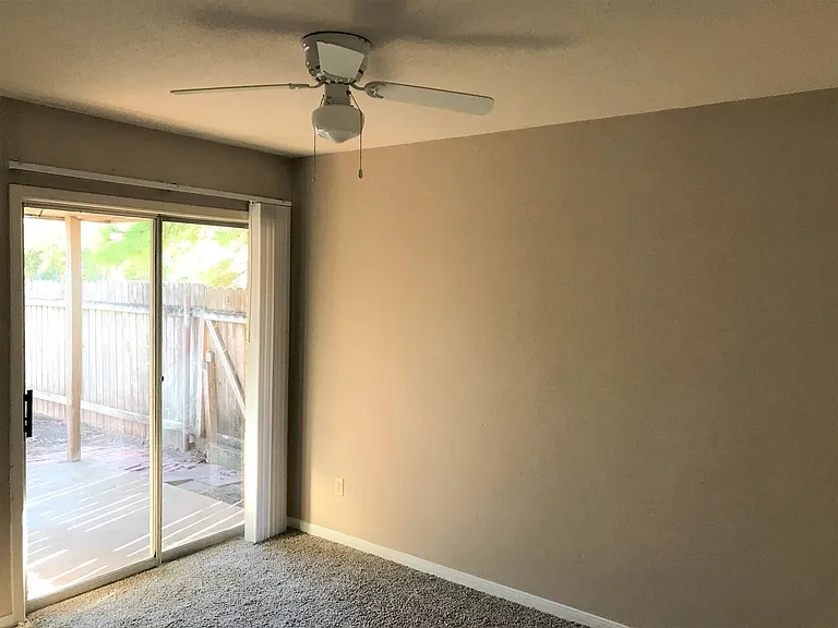 700 Vassar Ct — Photo 4
